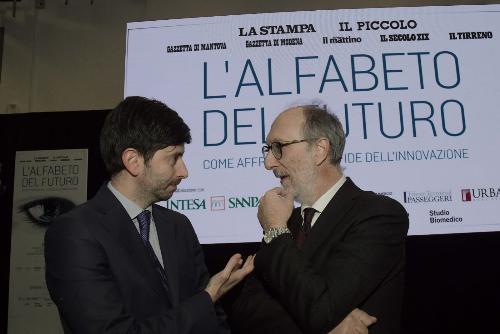 Il vicegovernatore con delega alla Salute del Friuli Venezia Giulia, Riccardo Riccardi, con il ministro della Salute, Roberto Speranza, nel corso dell'evento 'L'alfabeto del futuro, come affrontare le sfide dell'innovazione. Le frontiere della salute'.